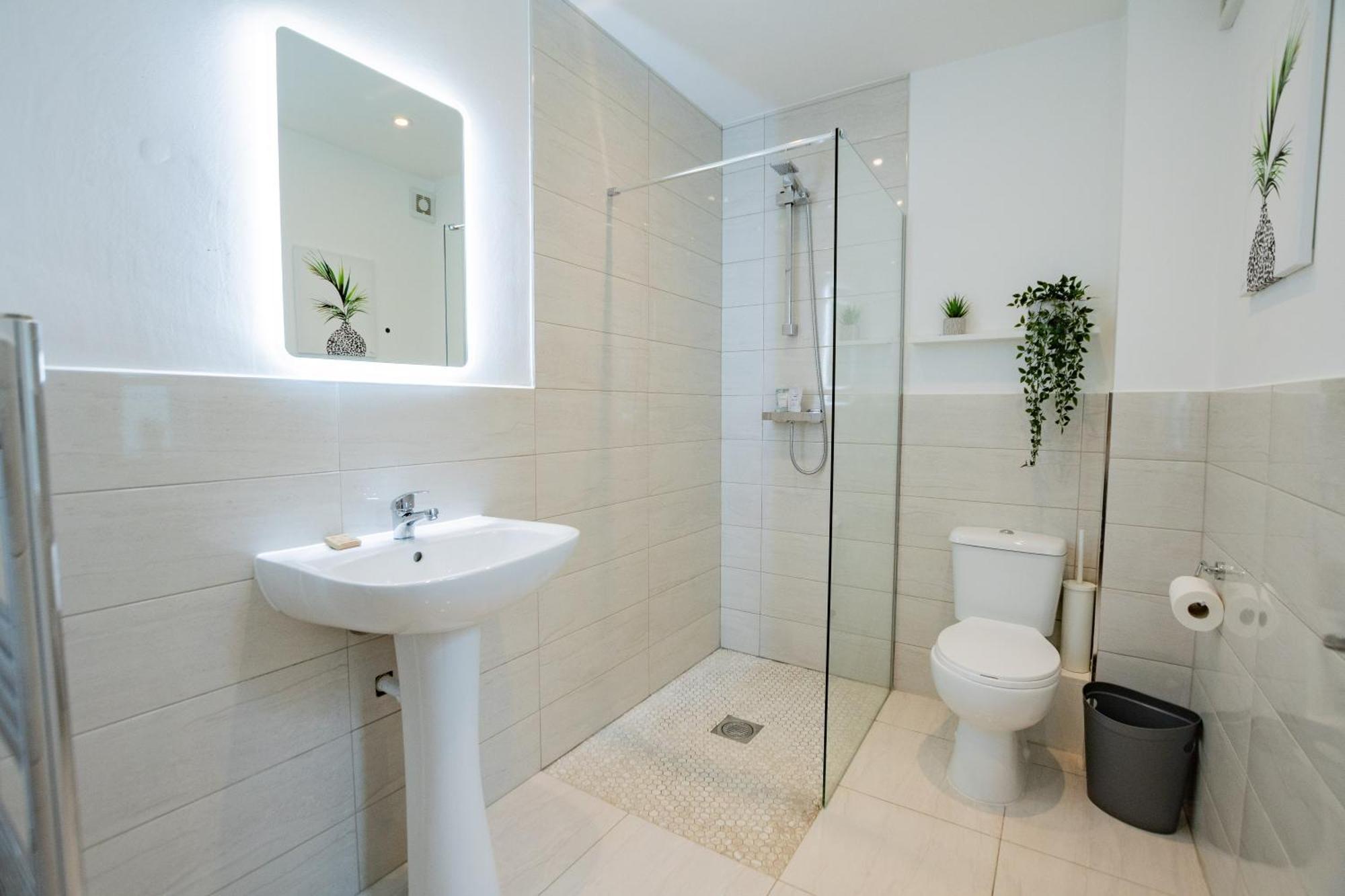 The Large Group House -Sleeps 21 Villa Дъблин Екстериор снимка