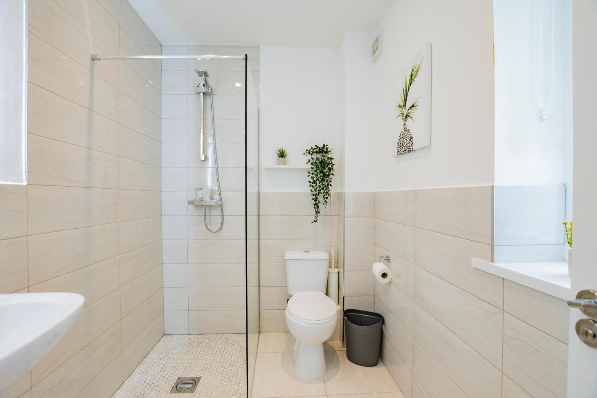 The Large Group House -Sleeps 21 Villa Дъблин Екстериор снимка