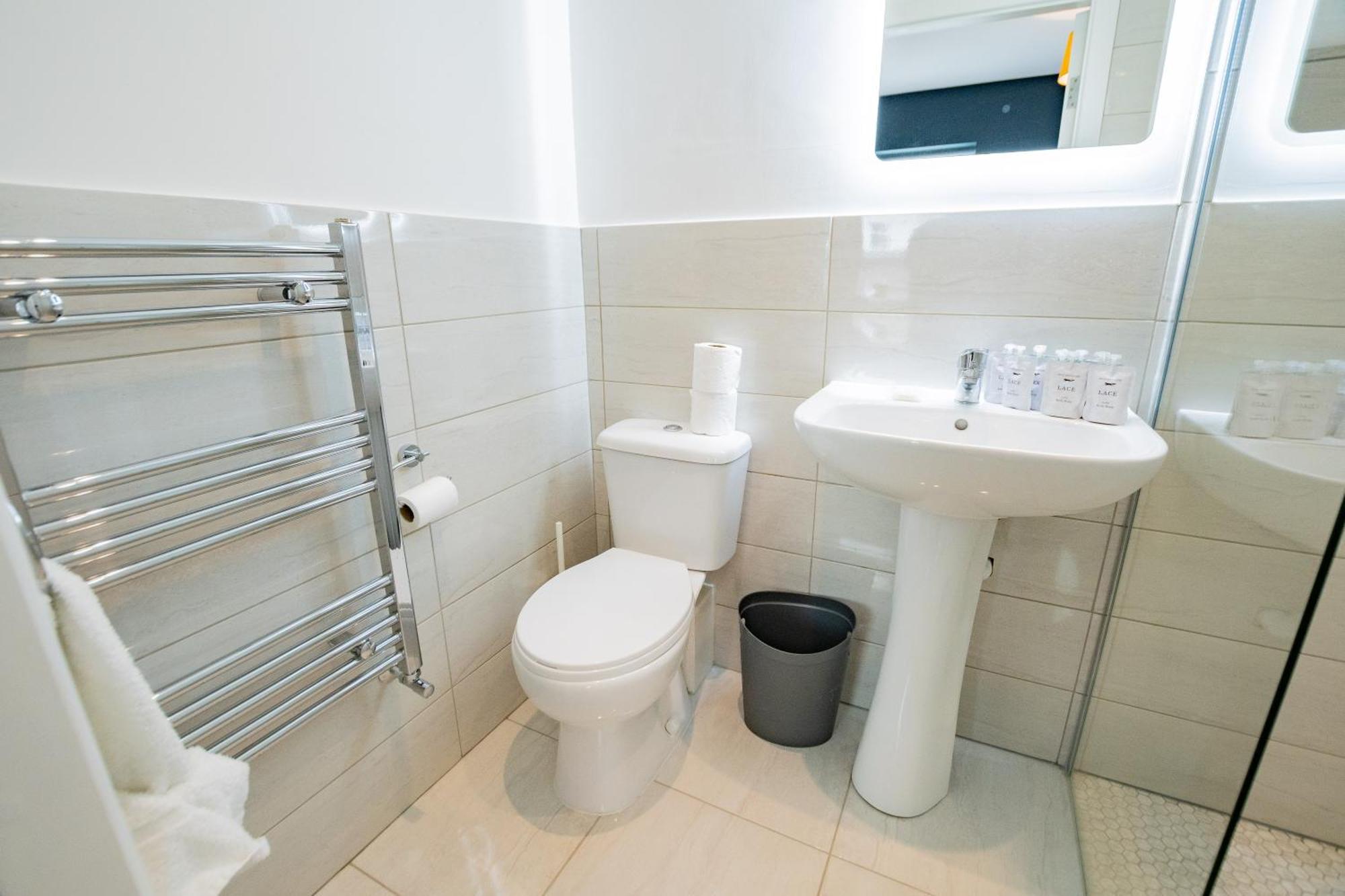 The Large Group House -Sleeps 21 Villa Дъблин Екстериор снимка