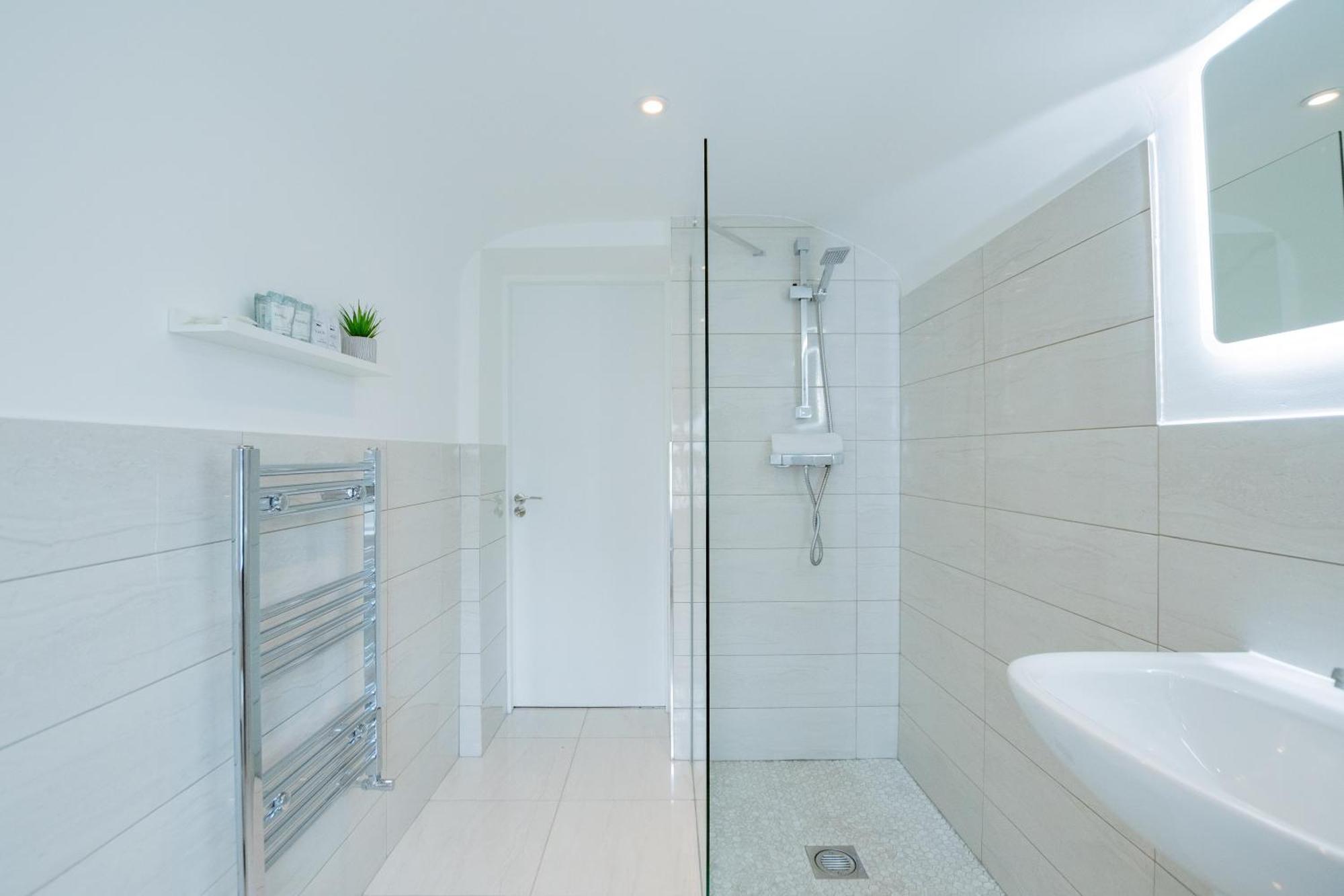 The Large Group House -Sleeps 21 Villa Дъблин Екстериор снимка