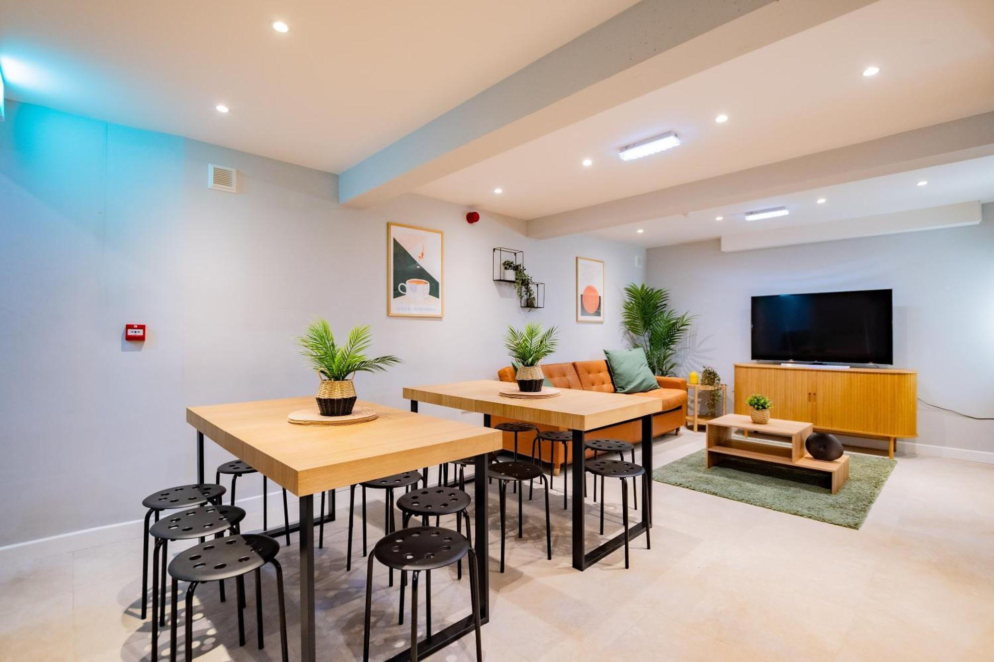 The Large Group House -Sleeps 21 Villa Дъблин Екстериор снимка